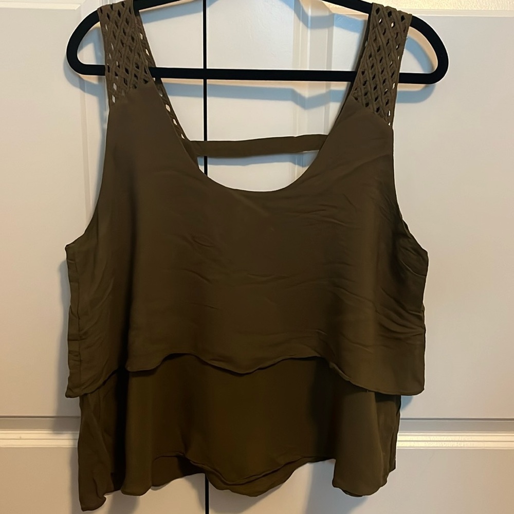Green tank 💚! Shoulder lace detail
